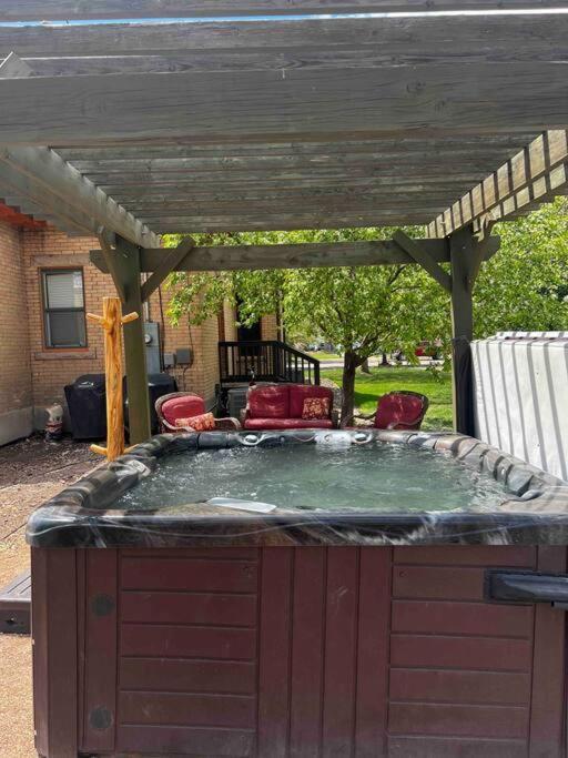 The Lovemore Inn~Hot Tub~Cheerful Carriage Home Delta Εξωτερικό φωτογραφία